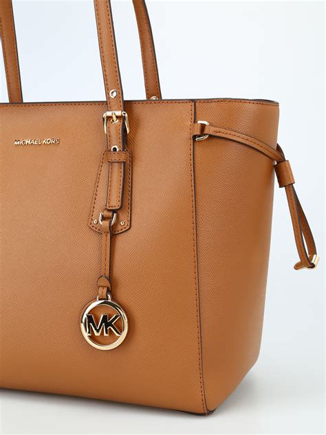 michael kors tote voyager